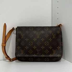 Authentic LOUIS VUITTON Monogram Musette Tango, Pre-owned with box and dustbag